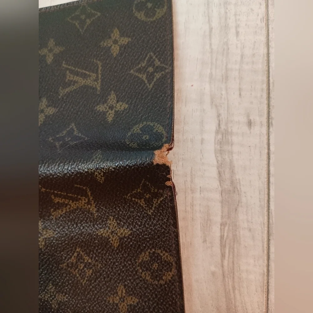 Louis Vuitton Men’s Monogram Billfold Wallet